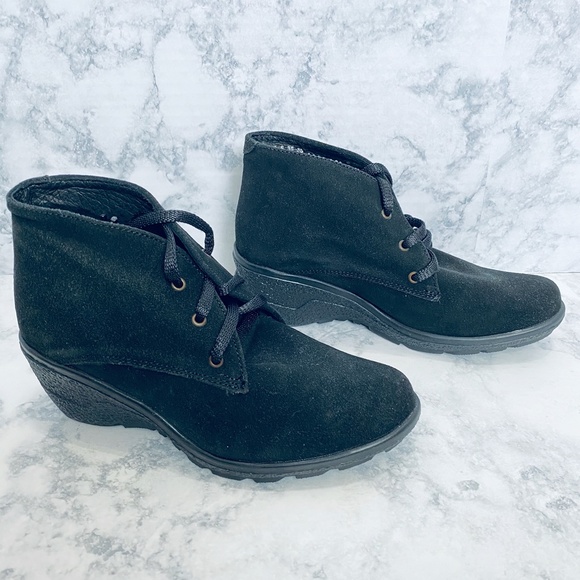 NEW Andrea Black Suede Lace Up Booties Size 6 - Picture 2 of 9